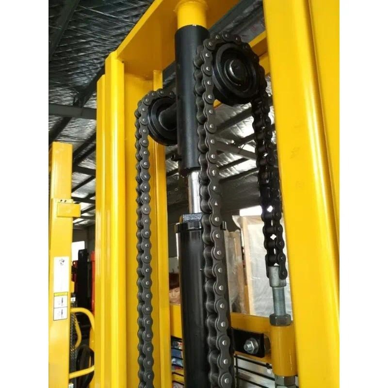 رافعة شوكية يدوية لرفع البضائع - مراجعة Heavy Equipment Logistics وسعره