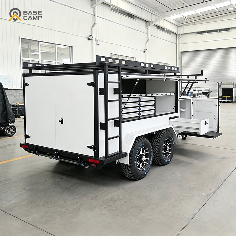 مقطورة نقل مغلقة شديدة التحمل  - مراجعة Heavy Equipment Hauler وسعره